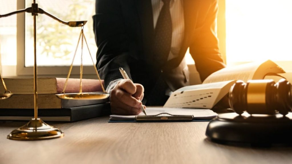 judge's table